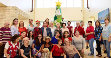 Doral Knits its first Christmas Tree